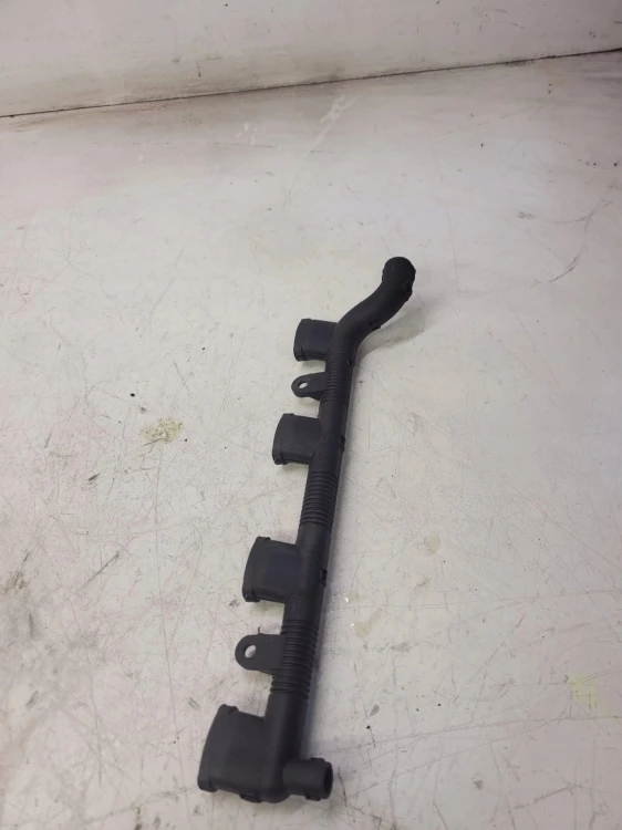 WIĄZKA WTRYSKÓW AUDI A3 A4 VW 2.0 TFSI 06F971824