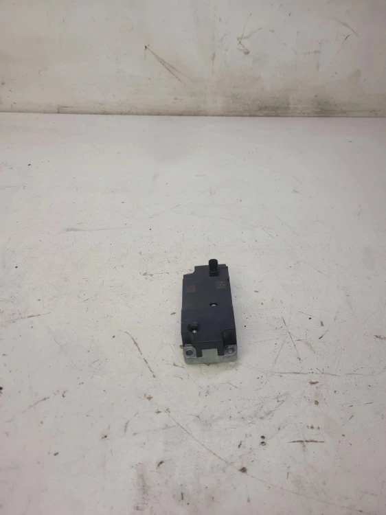 BLOKADA KIEROWNICY RYGIEL AUDI A4 B9 A5 3Q0905861A