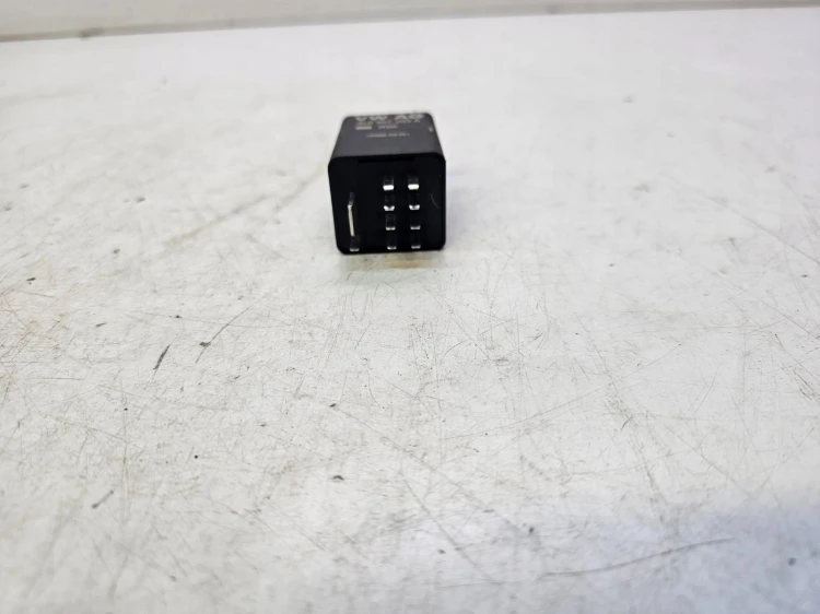 PRZEKAŹNIK ŚWIEC ŻAROWYCH AUDI VW SEAT 4L0907282A 651