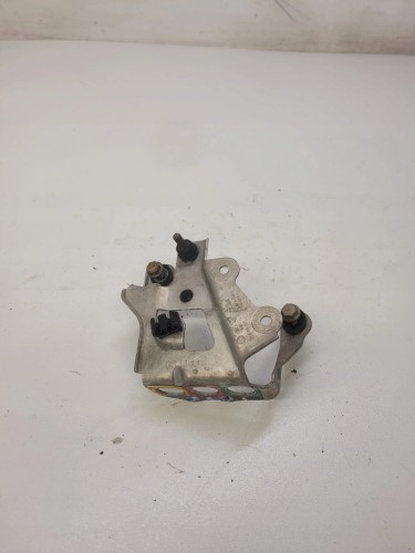 UCHWYT MOCOWANIE ROZDZIELACZA AUDI A6 Q7 7L0616251
