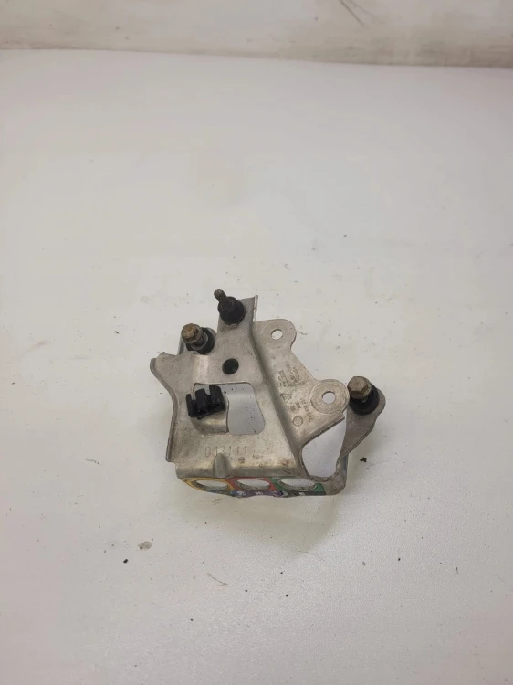 UCHWYT MOCOWANIE ROZDZIELACZA AUDI A6 Q7 7L0616251