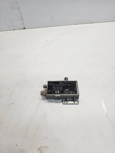 WZMACNIACZ ANTENOWY AUDI A6 C5 A4 B5 4B5035585