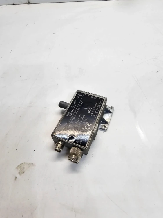 WZMACNIACZ ANTENOWY AUDI A6 C5 A4 B5 4B5035585