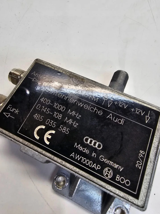 WZMACNIACZ ANTENOWY AUDI A6 C5 A4 B5 4B5035585