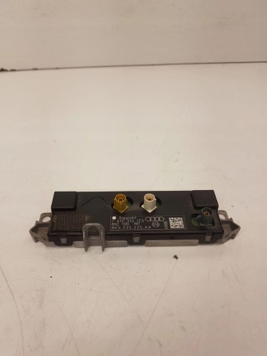 WZMACNIACZ ANTENOWY AUDI A4 B8 8K5035225AA