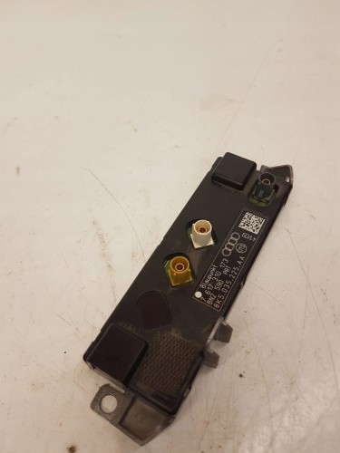 WZMACNIACZ ANTENOWY AUDI A4 B8 8K5035225AA