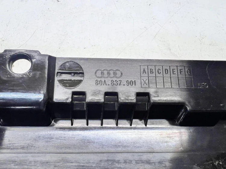 NAKŁADKA OSŁONA SŁUPKA DRZWI LEWY PRZÓD AUDI Q5 FY 80A 80A837901 POŁYSK