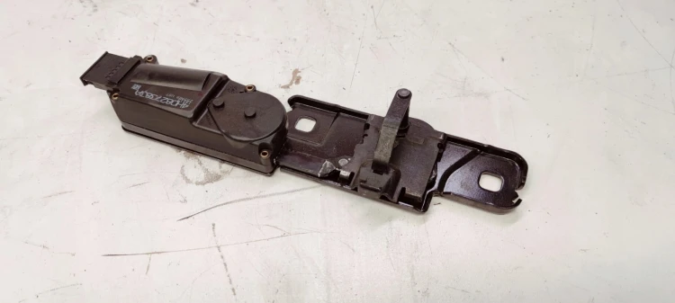 SIŁOWNIK DOCIĄG KLAPY TYŁ AUDI A6 A7 A8 4H0827383A