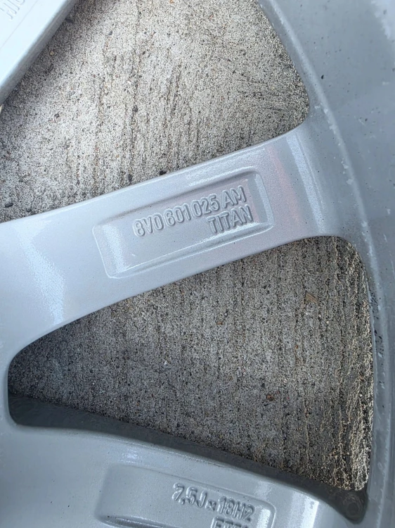 FELGA ALUMINIOWA AUDI A3 S3 8V VW SEAT 7.5J R18 ET51 8V0601025AL/AM K*33*