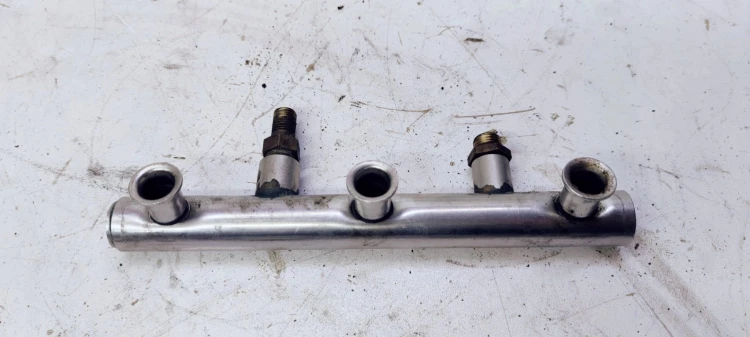 LISTWA WTRYSKOWA AUDI A4 A6 C6 3.2 FSI 06E13090C