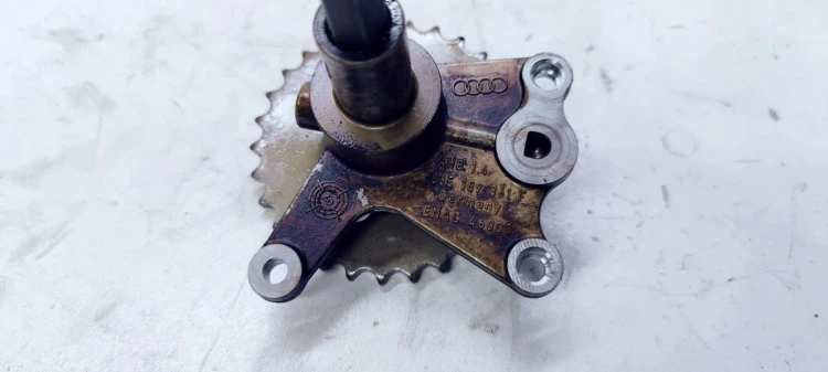 NAPĘD POMPY OLEJU AUDI A6 C6 2.4 BDW 06E109361F