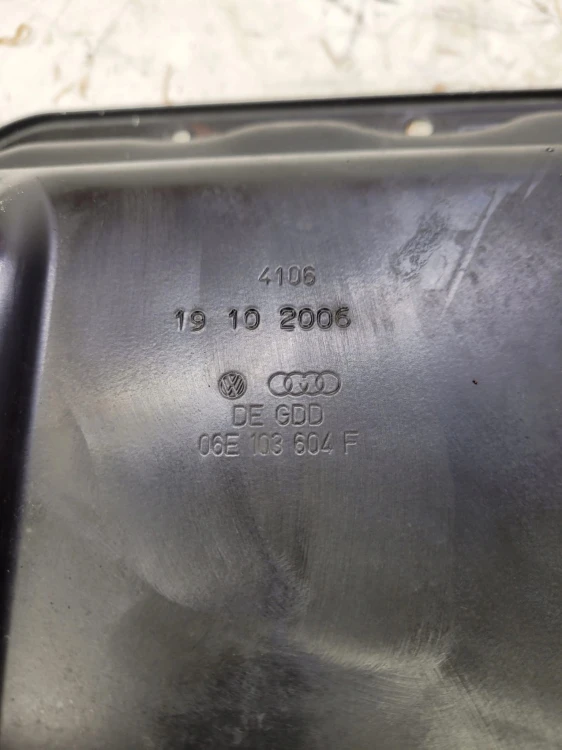 MISKA OLEJOWA AUDI A6 C6 3.2 AUK 06E103604F