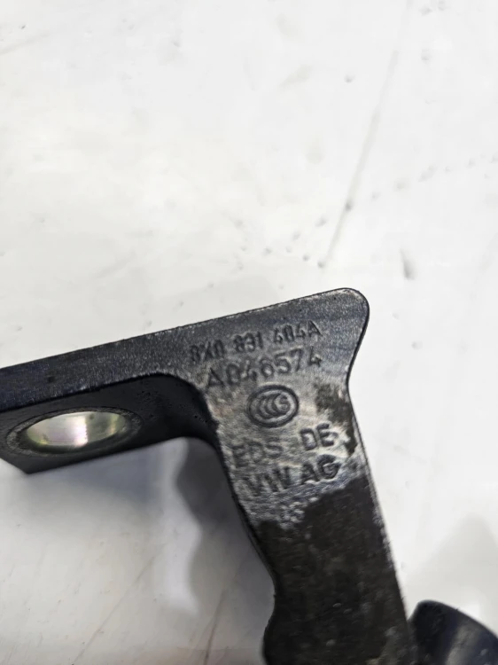 ZAWIAS DRZWI PRAWY AUDI A1 8X Q3 8U A3 8V 8X0831404A