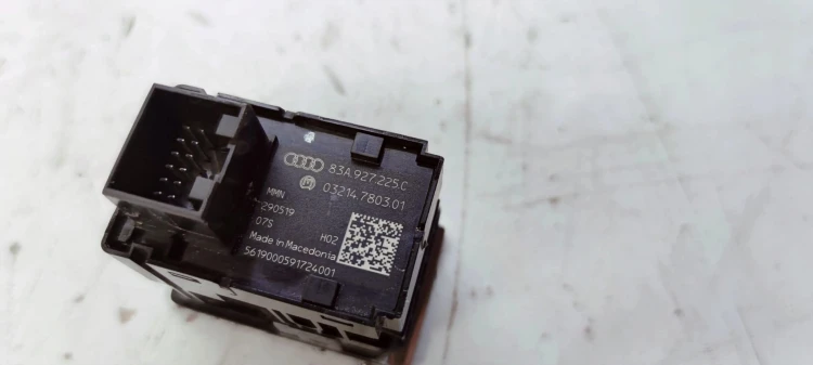 PRZYCISK HAMULCA RĘCZNEGO AUDI Q3 F3 83A927225C