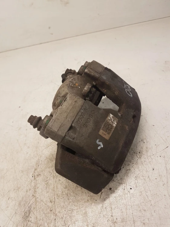 ZACISK HAMULCOWY PRAWY PRZÓD AUDI A6 C7 7 4G0106R