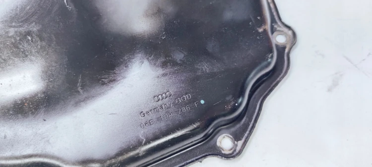OBUDOWA ROZRZĄDU PRAWA AUDI A4 A6 3.2 06E109286F