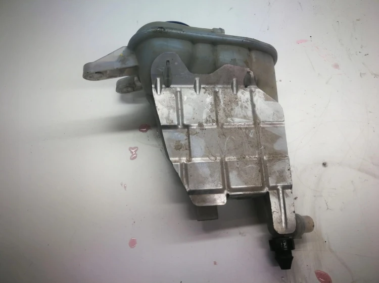 ZBIORNICZEK WYRÓWNAWCZY AUDI A4 A5 Q5 8K0121405A