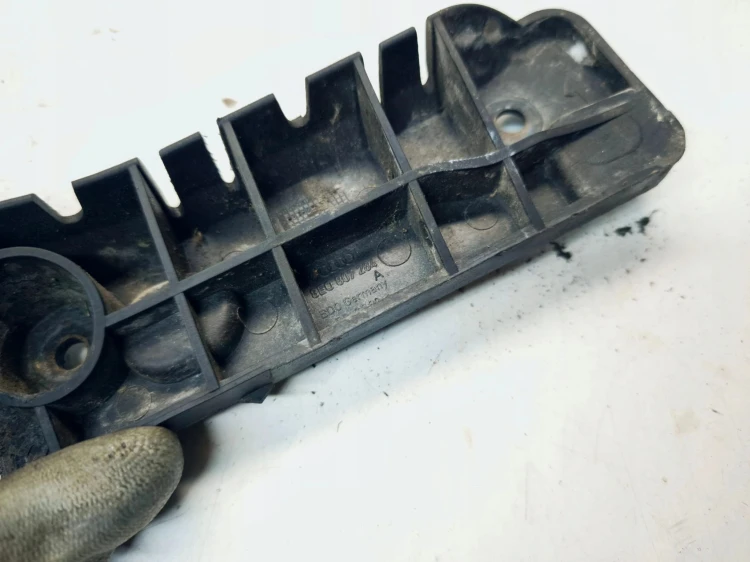 ŚLIZG MOCOWANIE ZDERZAKA PRAWY PRZÓD AUDI A4 B6 8E0807284A