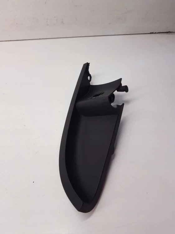 ZAŚLEPKA PRAWA PODŁOKIETNIKA AUDI A3 8P 8P3959558A