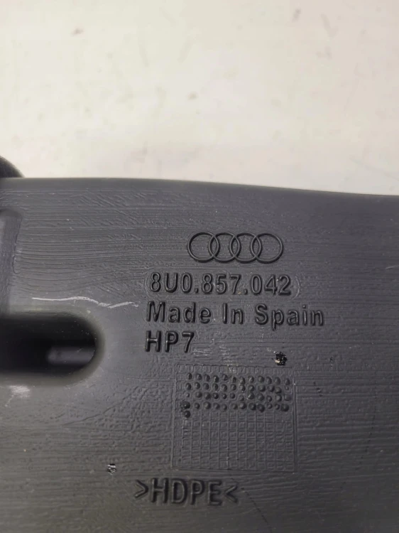 KANAŁ POWIETRZNY TUNELU AUDI Q3 8U0857042