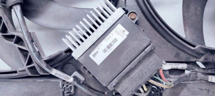WENTYLATORY + OBUDOWA AUDI Q5 A4 A5 8K0121003M USZ