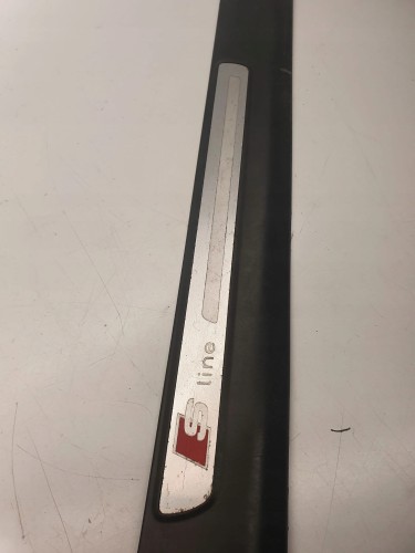 LISTWA PROGOWA PRAWY TYŁ A6 C6 S LINE 4F0853376E