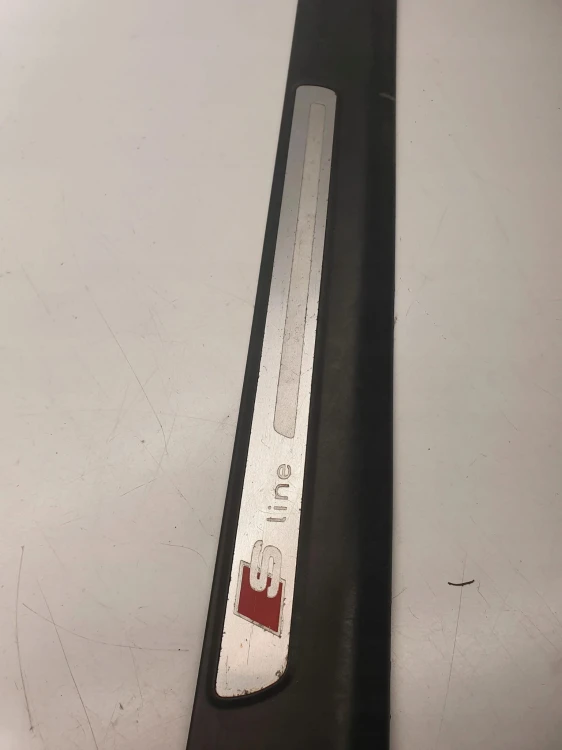 LISTWA PROGOWA PRAWY TYŁ A6 C6 S LINE 4F0853376E