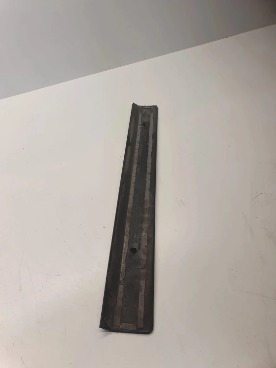 LISTWA PROGOWA PRAWY TYŁ A6 C6 S LINE 4F0853376E