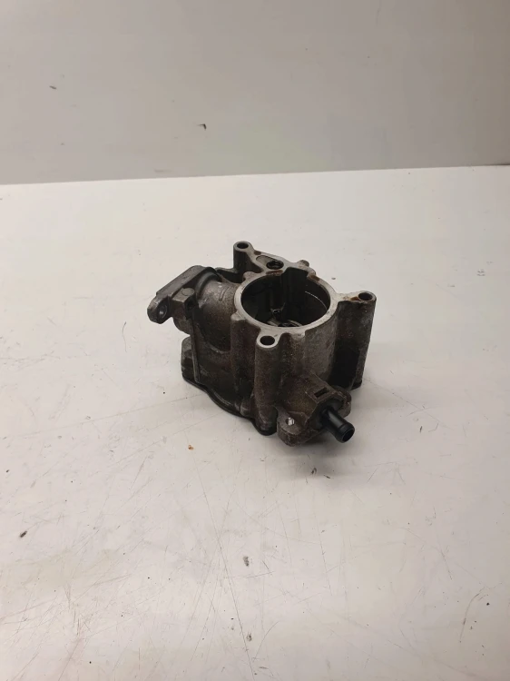 POMPA VACUM AUDI A4 A3 A6 VW 2,0 TFSI 06J145100C