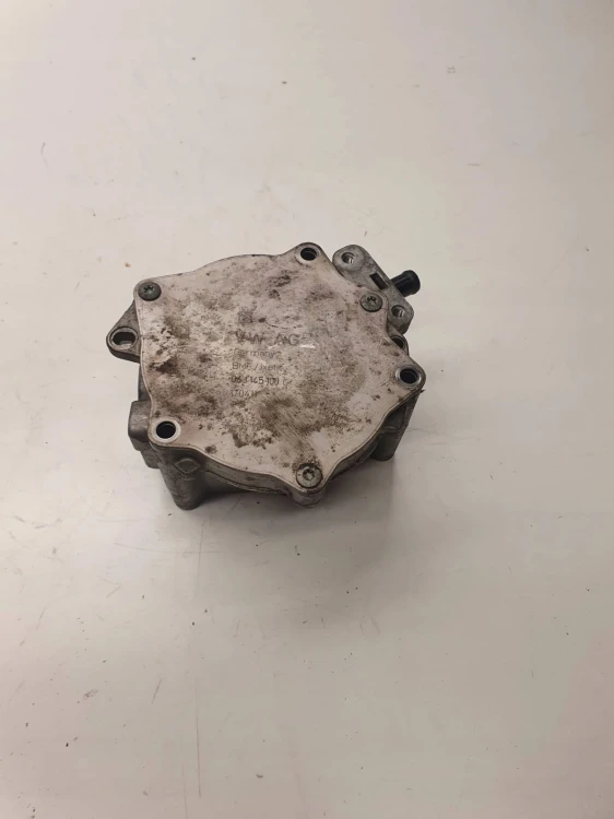 POMPA VACUM AUDI A4 A3 A6 VW 2,0 TFSI 06J145100C
