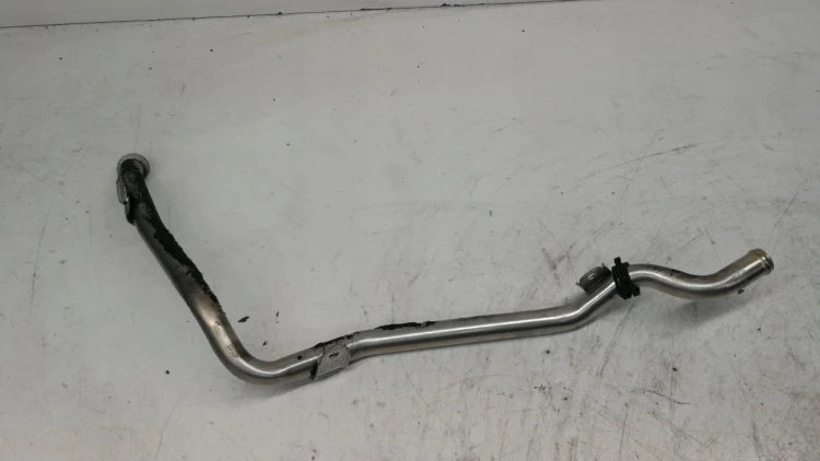 PRZEWÓD WĄŻ WODY AUDI A6 C6 2.4 BDW 06E131831B