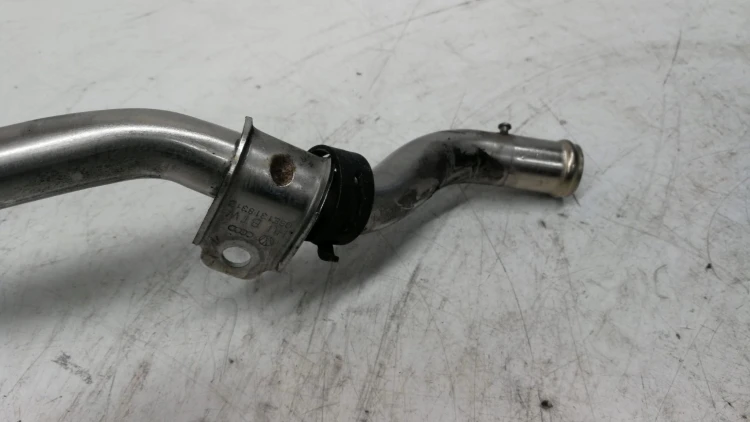 PRZEWÓD WĄŻ WODY AUDI A6 C6 2.4 BDW 06E131831B