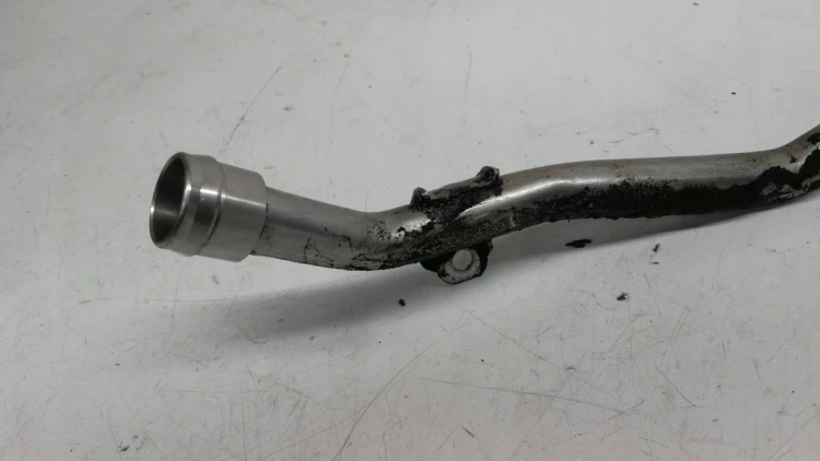 PRZEWÓD WĄŻ WODY AUDI A6 C6 2.4 BDW 06E131831B