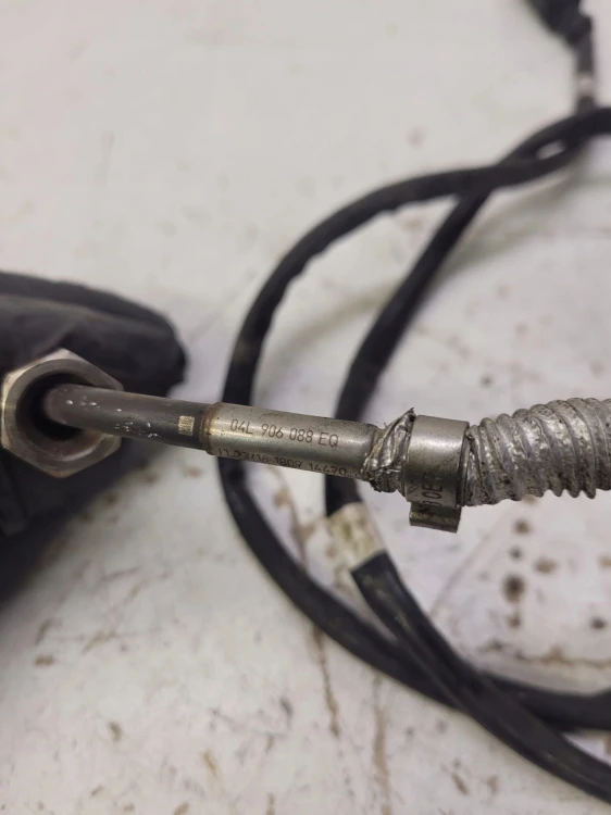 CZUJNIK TEMPERATURY SPALIN AUDI VW 04L906088EQ