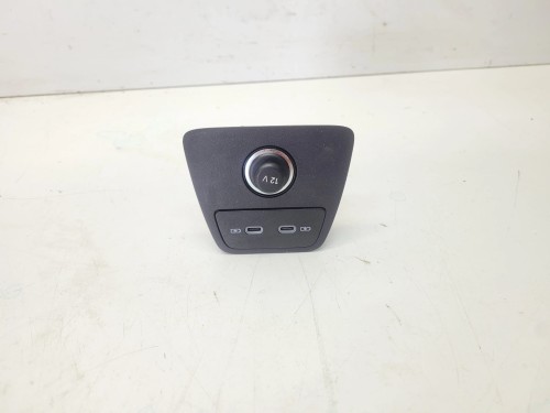 WEJŚCIE GNIAZDO PORT USB TYP C TYŁ AUDI Q4 E-TRON 89A863324A 2G6035954