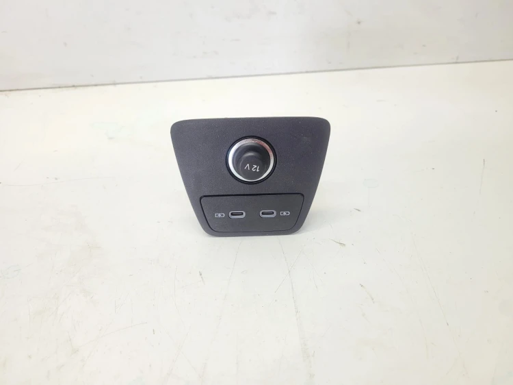 WEJŚCIE GNIAZDO PORT USB TYP C TYŁ AUDI Q4 E-TRON 89A863324A 2G6035954