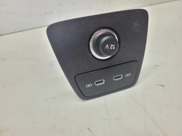 WEJŚCIE GNIAZDO PORT USB TYP C TYŁ AUDI Q4 E-TRON 89A863324A 2G6035954