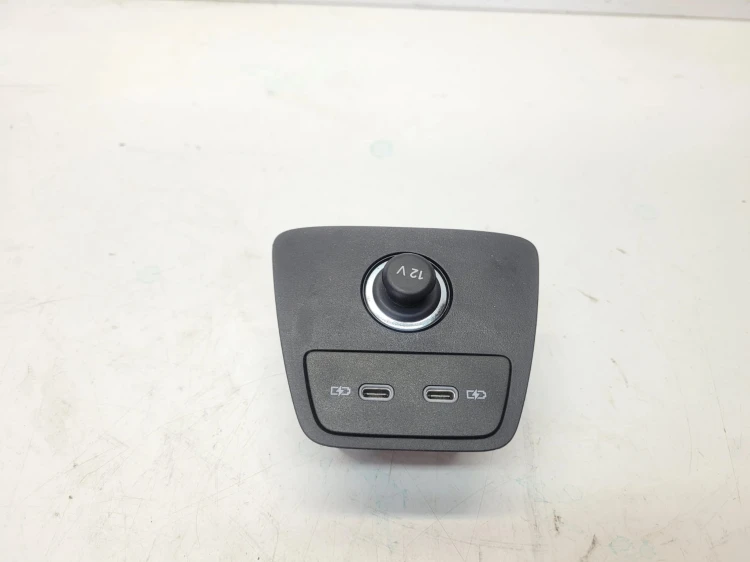 WEJŚCIE GNIAZDO PORT USB TYP C TYŁ AUDI Q4 E-TRON 89A863324A 2G6035954