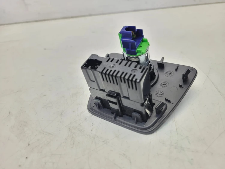 WEJŚCIE GNIAZDO PORT USB TYP C TYŁ AUDI Q4 E-TRON 89A863324A 2G6035954