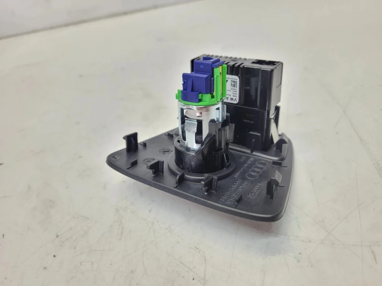 WEJŚCIE GNIAZDO PORT USB TYP C TYŁ AUDI Q4 E-TRON 89A863324A 2G6035954