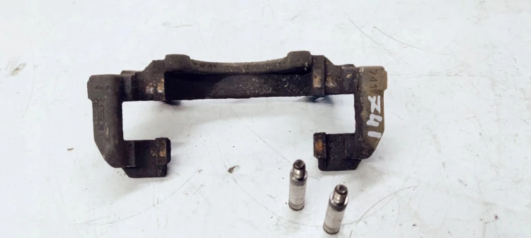 JARZMO ZACISKU PRZÓD AUDI VW SEAT SKODA * 741 *