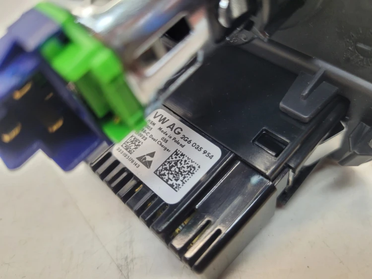 WEJŚCIE GNIAZDO PORT USB TYP C TYŁ AUDI Q4 E-TRON 89A863324A 2G6035954