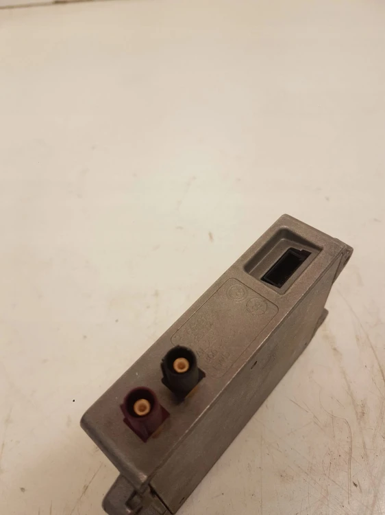 WZMACNIACZ ANTENOWY AUDI A4 A6 A5 Q5 8J0035456A