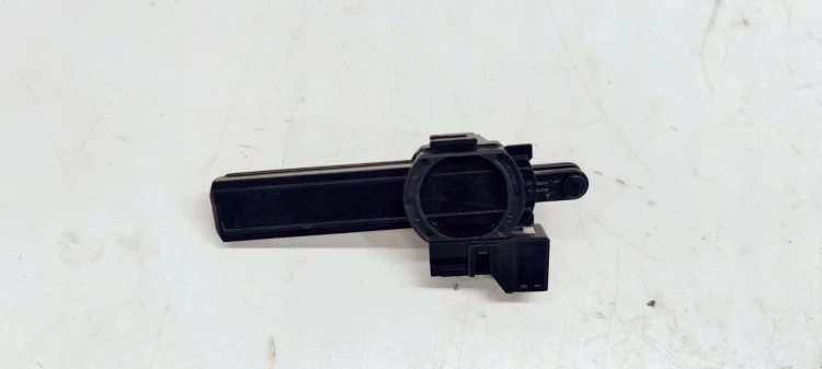 SIŁOWNIK SCHOWKA AUDI A3 8V 8V1858309