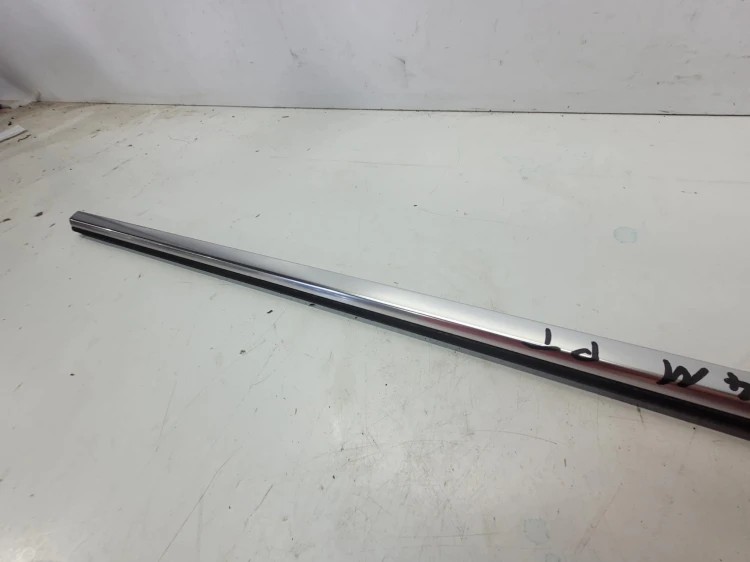 LISTWA CHROM DRZWI PRAWY TYŁ AUDI Q7 4M 4M0853764 3Q7