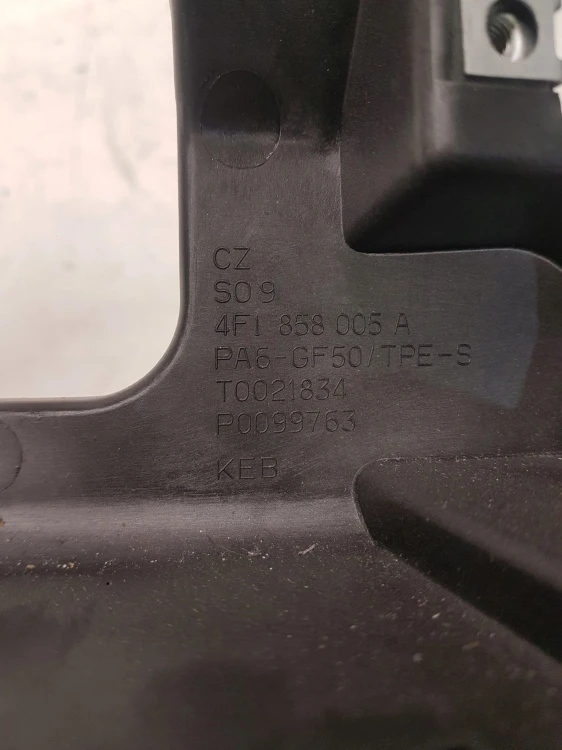 OBUDOWA RAMKA DESKI MMI AUDI A6 C6 4F1858005A