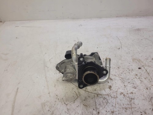 ZAWÓR EGR CHŁODNICA AUDI A4 A5 2.0 TDI 04L131501S