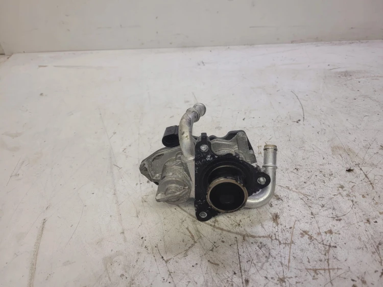 ZAWÓR EGR CHŁODNICA AUDI A4 A5 2.0 TDI 04L131501S