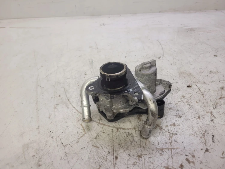 ZAWÓR EGR CHŁODNICA AUDI A4 A5 2.0 TDI 04L131501S