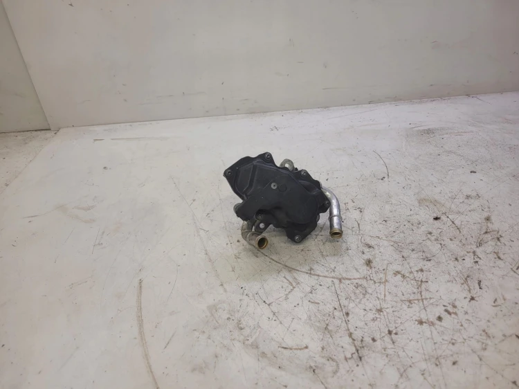 ZAWÓR EGR CHŁODNICA AUDI A4 A5 2.0 TDI 04L131501S